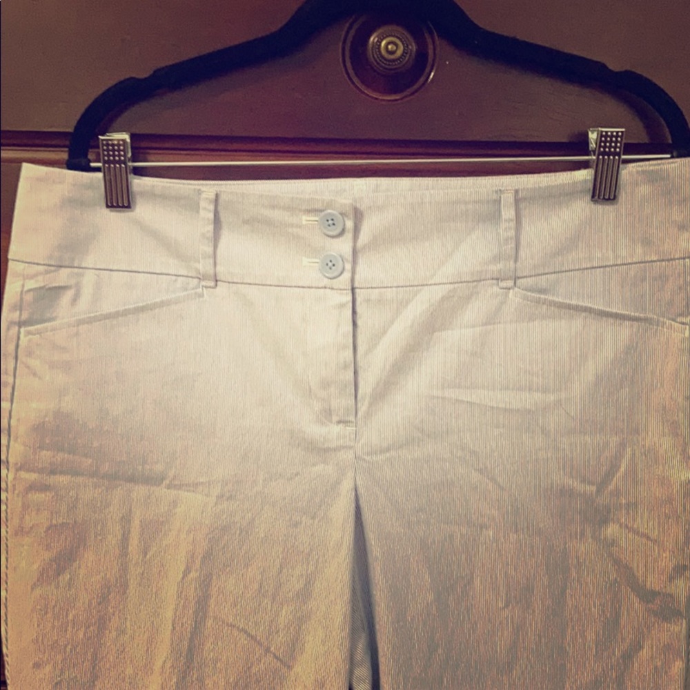 Excellent Condition. Loft Striped Cropped Pants 10